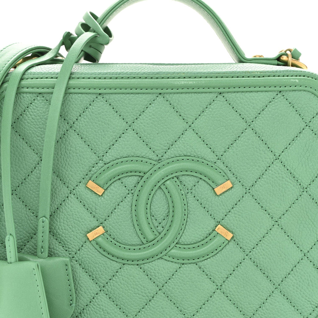 Caviar Quilted Medium CC Filigree Vanity Case Green
