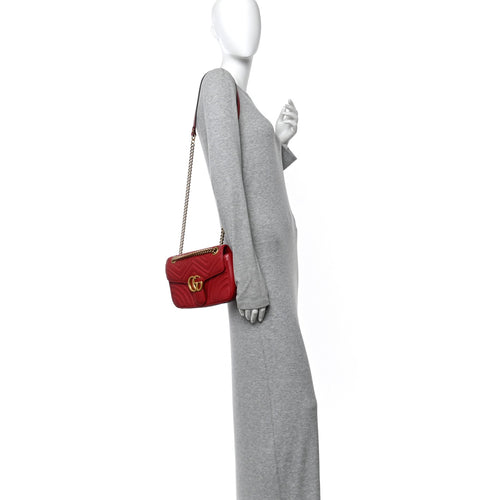 Calfskin Matelasse Small GG Marmont Shoulder Bag Hibiscus Red